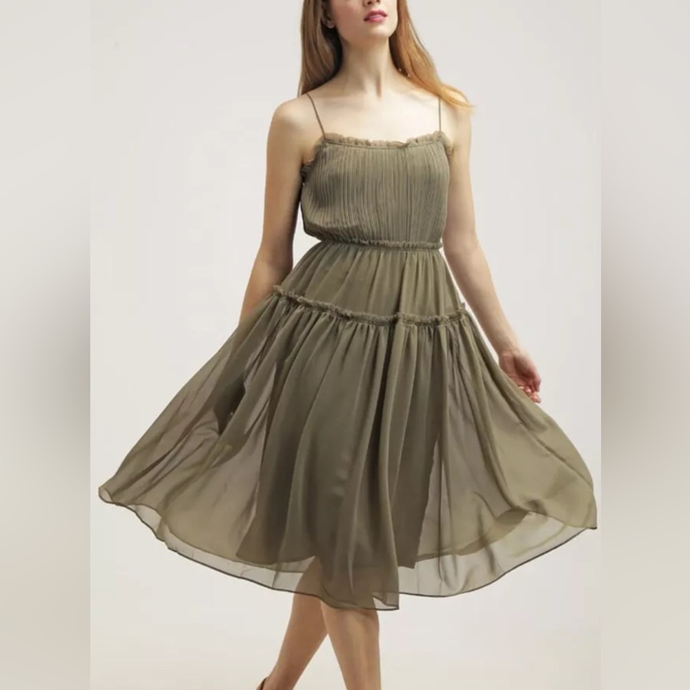 Elegant Olive Green Pleated Dress - Banana Republic size 10